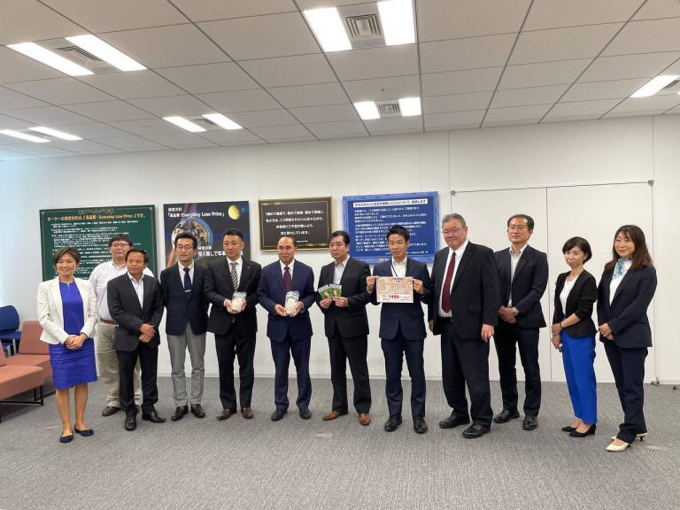 カシューナッツの販売を日本で100店舗に増やす祝賀会