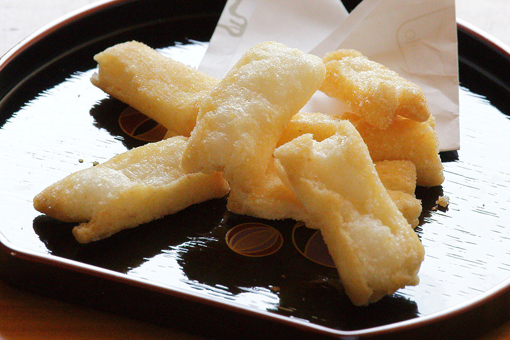 魚沼あられ　越後揚げ餅